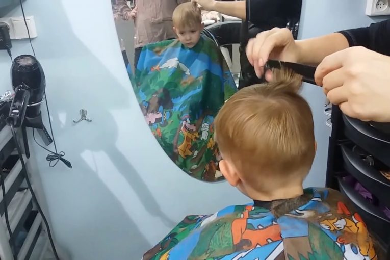 VLOG парикмахерская ВЛОГ✂️Детская  Стрижка для мальчика под машинку. ✂️ VLOG beauty salon kid’s