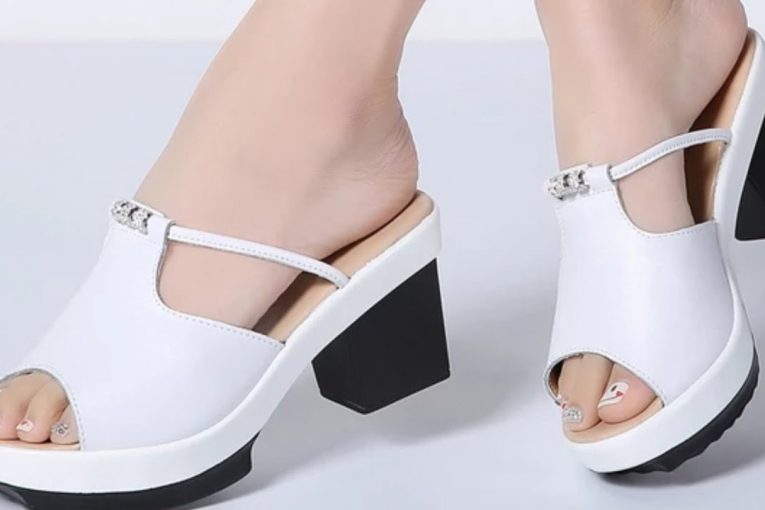 NEW LATEST LADIES CASUAL SANDALS COLLECTION SHOE DESIGN 2020 BEST  POPULAR SANDAL SHOES COLLECTION