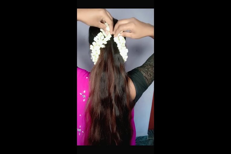 Simple Hairstyle with Jasmine flowers for young girls #shorts #hairstyle #hairstylehack