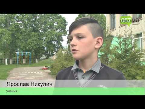 Директор школы выгнал мальчика из-за украинской прически