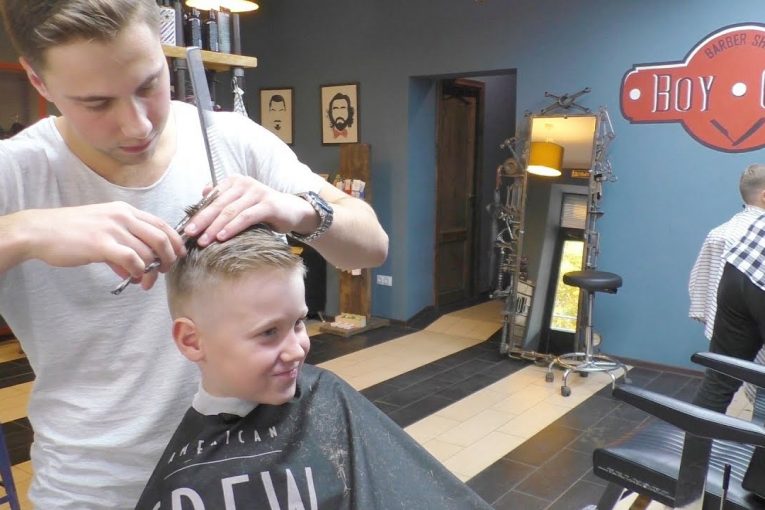Стильная прическа Макса Модная стрижка для мальчиков Барбершоп Boy Cut Воронеж Как устроен Барбершоп