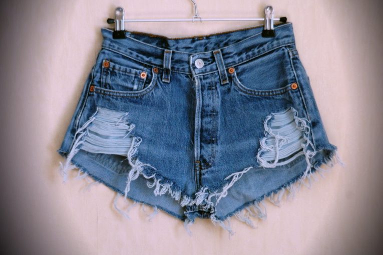 DIY: Как сделать модные рваные шорты / how to make ripped shorts