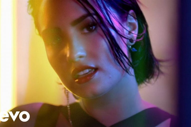 Demi Lovato — Cool for the Summer (Official Video)