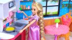 Princess Rapunzel Morning Routine in Barbie Doll House! PLAY TOYS!